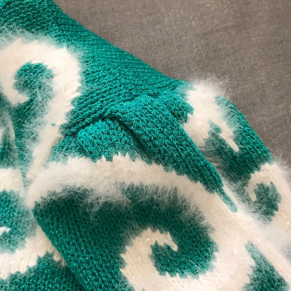 Vintage Green and White Patterned Sweater - Picture 5 of 9